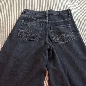 Embroidered Back-Pocket Women’s Jeans